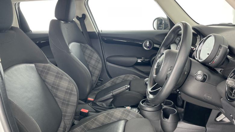 MINI Hatchback 1.5 Cooper II 5dr Petrol Hatchback